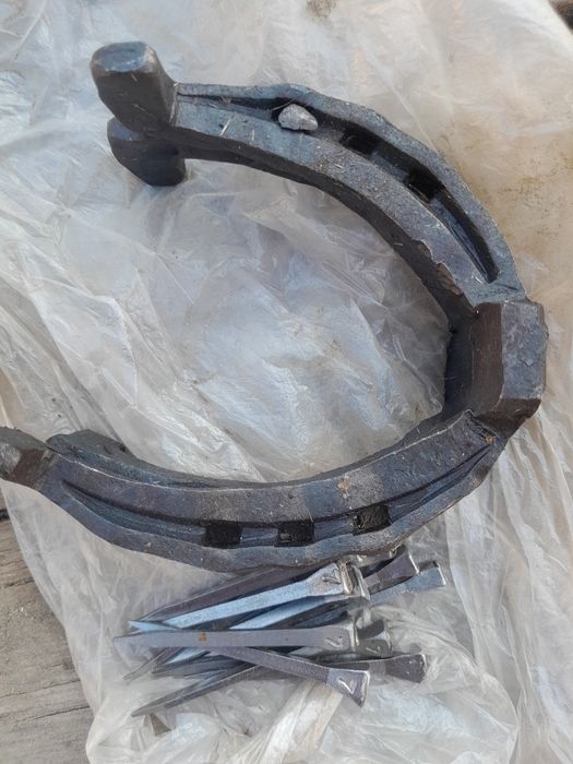 Продам подковы .