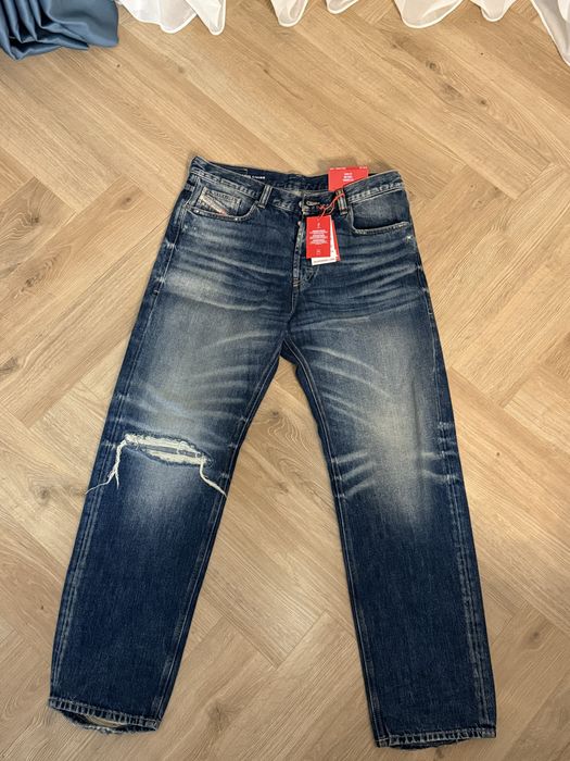 Blugi Diesel largi noi cu eticheta