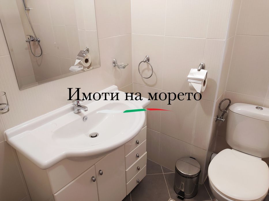 Под наем студио с изглед море и басейн на брега на морето