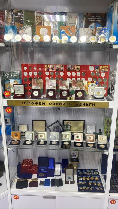 Монеты, банкноты, значки