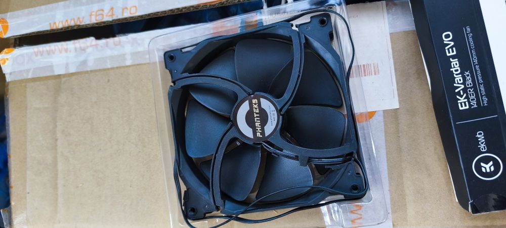 5 ventilatoare pc Vardar EKWB 140 High Static Pressure