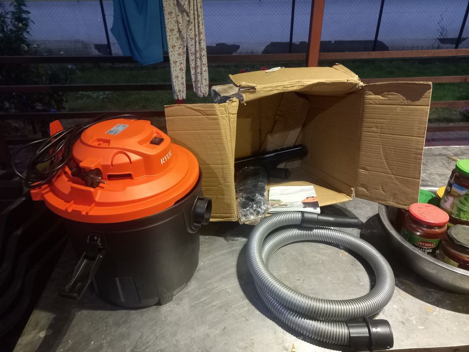 Vând aspirator de casa