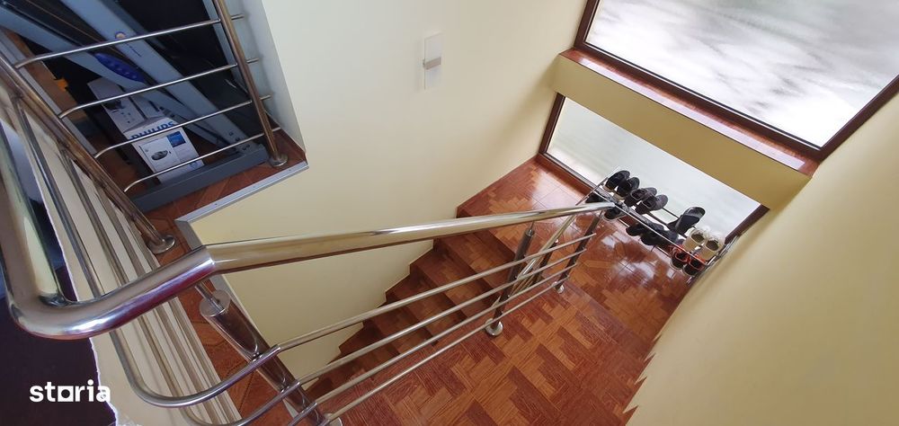 Proprietar vând casă individuală pe colț în zonă liniştită