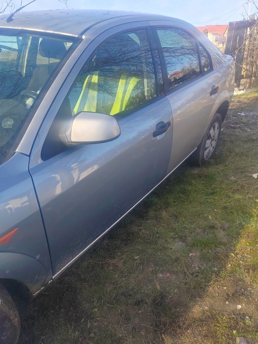 Ford mondeo vând sau dezmembrez