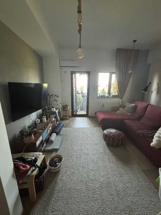 Inchiriez apartament cu 2 camere . Sisesti .