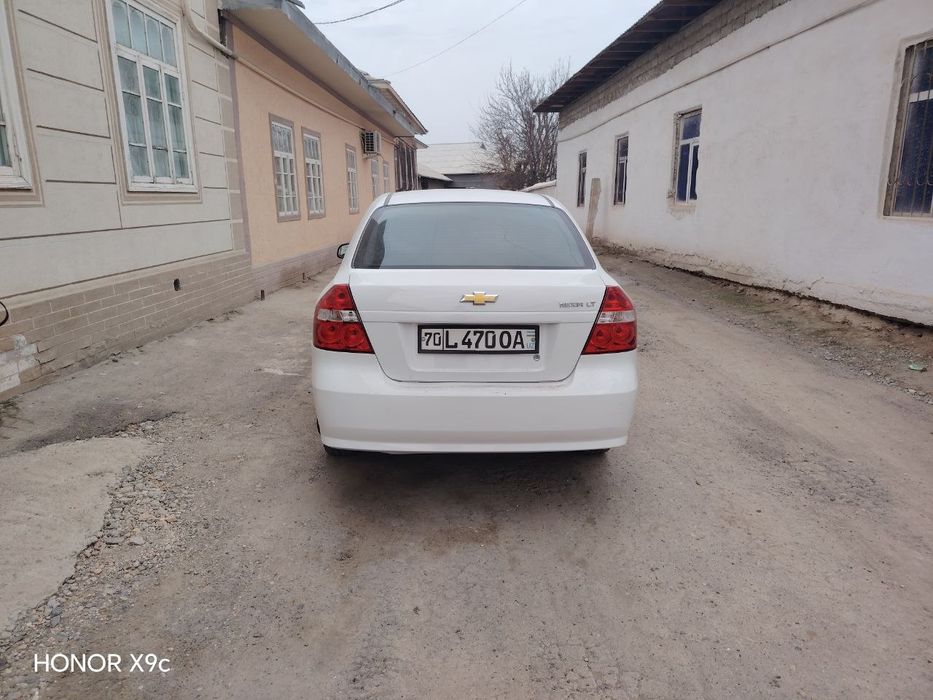 Нексия 3 сотилади