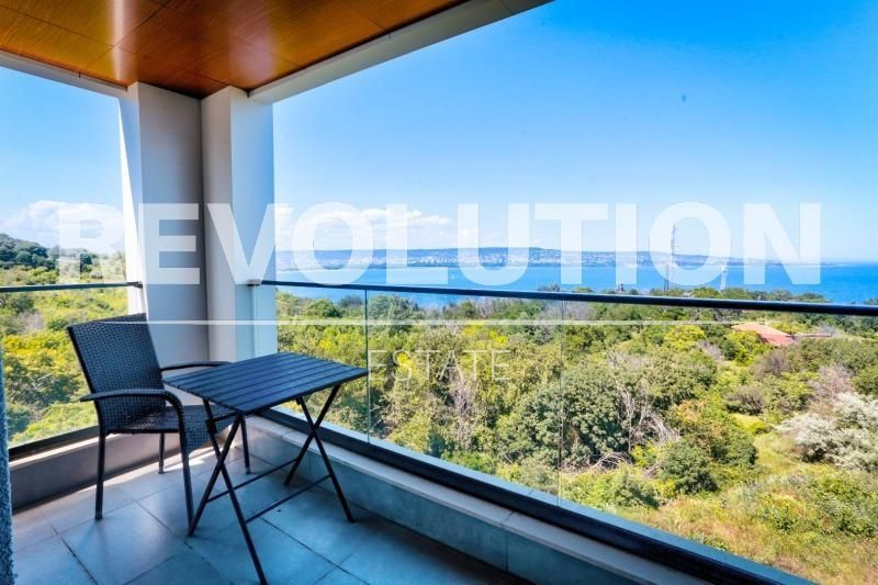 Дава се под наем Тристаен апартамент в Варна, Галата - 108 кв.м за 800 € - Снимка #2