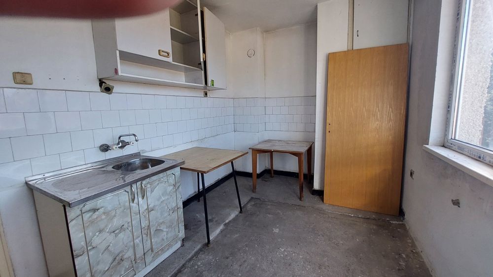 Продава се Тристаен апартамент в Разлог - 65 кв.м за 585 €/кв.м - Снимка #2