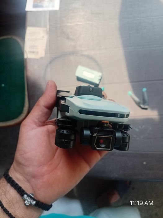 Vând mai multe drone cu telecomanda
