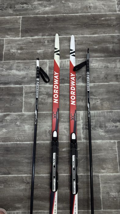 Продам лыжи с креплениями