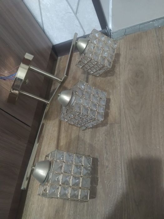 Продам три люстры