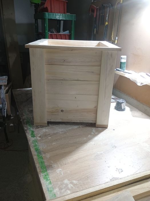 Продавам дървени кашпи