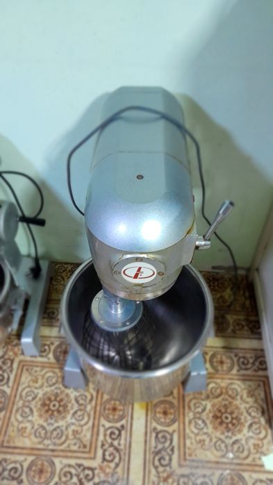 1 Duxovka svetlik:ikki patnoslik 2 mishalkalar 30litr va 10litrlik