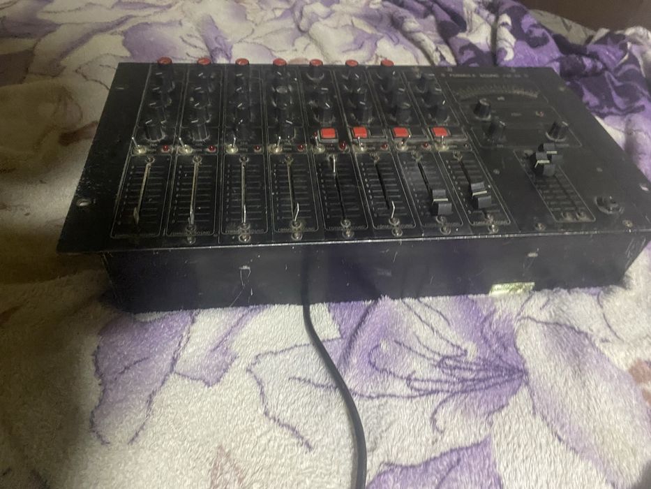 Se vinde mixer audio