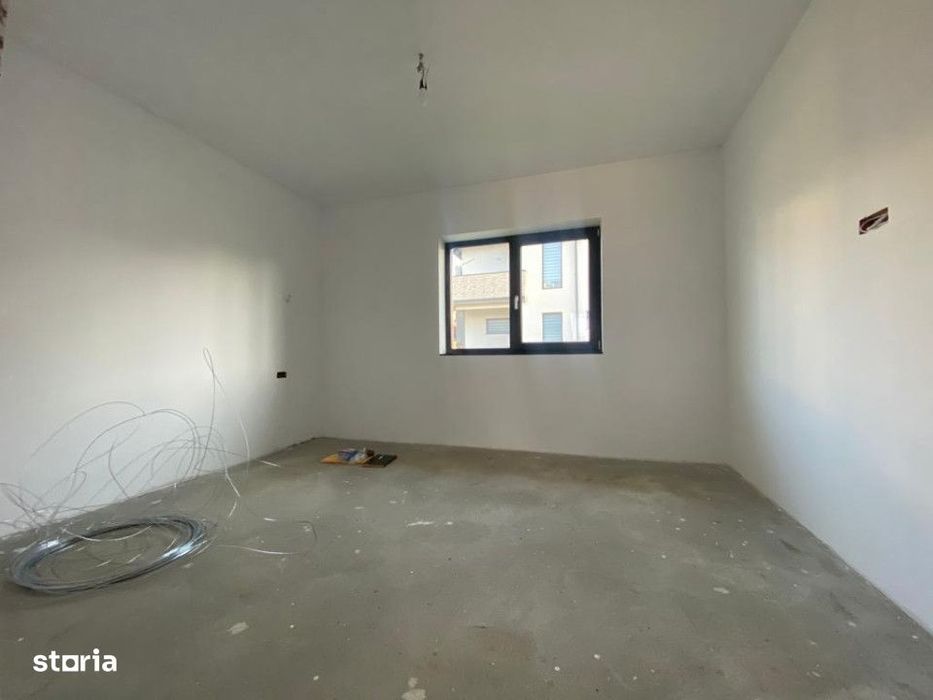 Vanzare - Casa in stil mediteranian cu garaj si 7 ari de teren (7439)