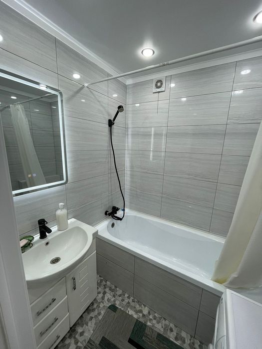 По проспекту Назарбаева