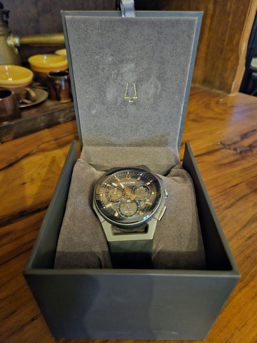 Bulova 98A161 – Curv,