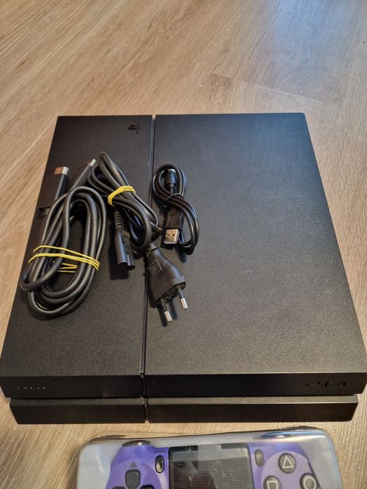PlayStation 4 black