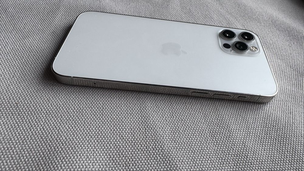 Продам айфон 12 про