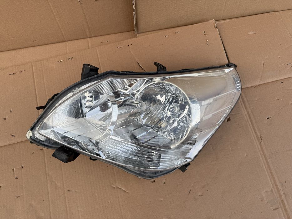 Фар Toyota Verso 2009/2013