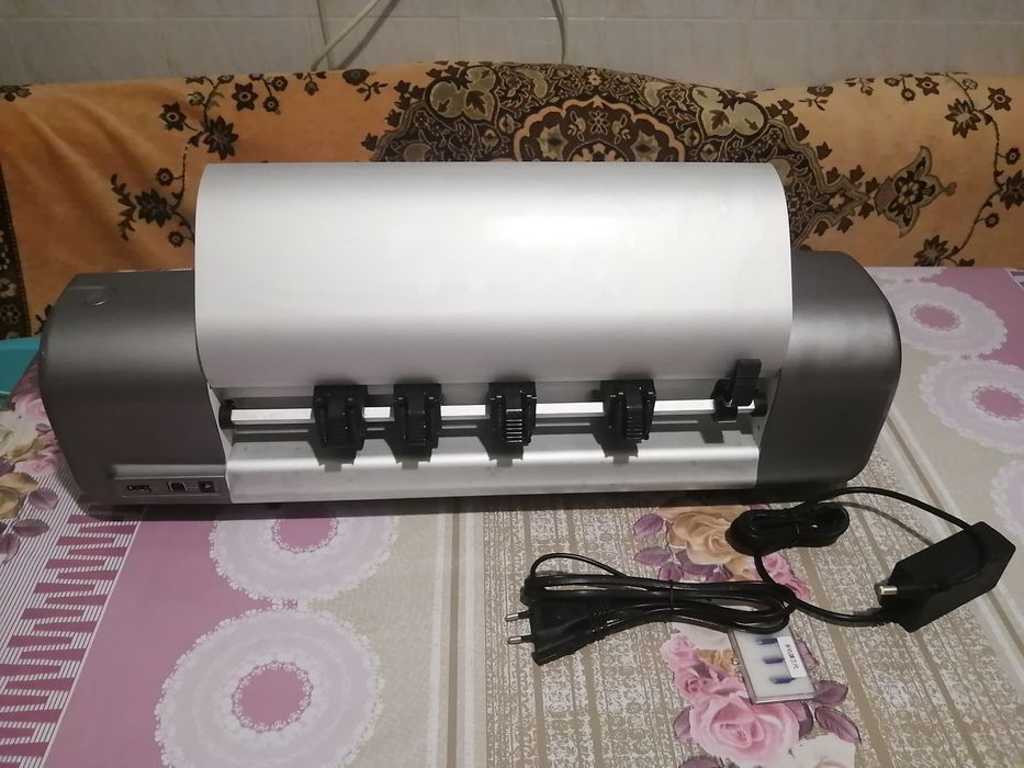 Продам плоттер новый