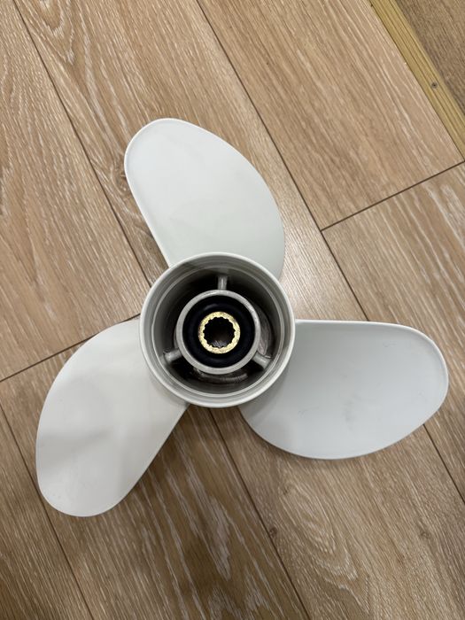 Винт для лодочного мотора 19 шаг