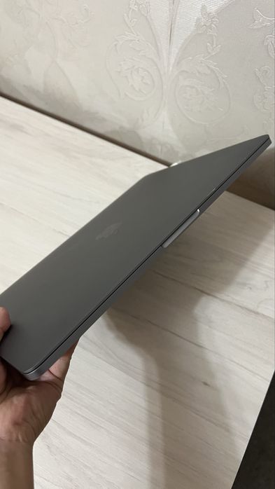 Продам MacBook Pro 13,2020 (1TB)