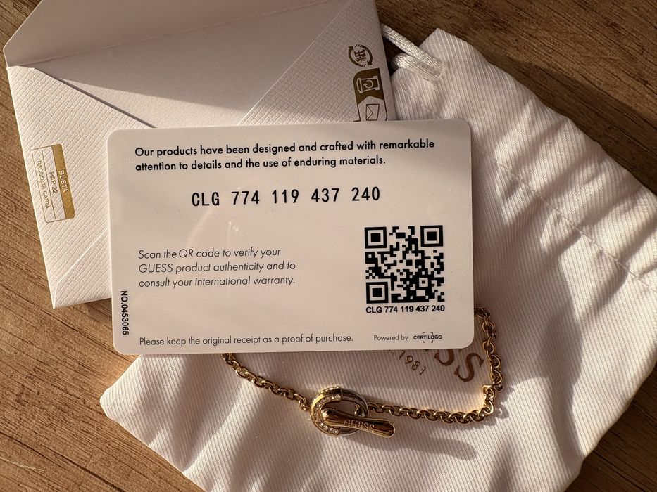 Златиста гривна Guess