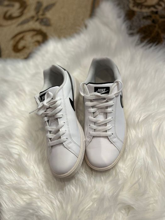 Vând Adidași Nike 40.5