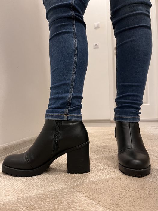 Botine negre toc gros - marimea 37