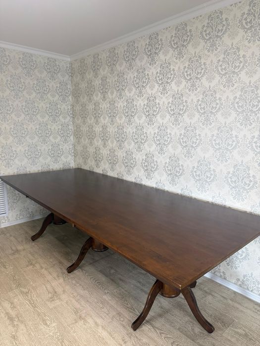 Продается стол деревянный