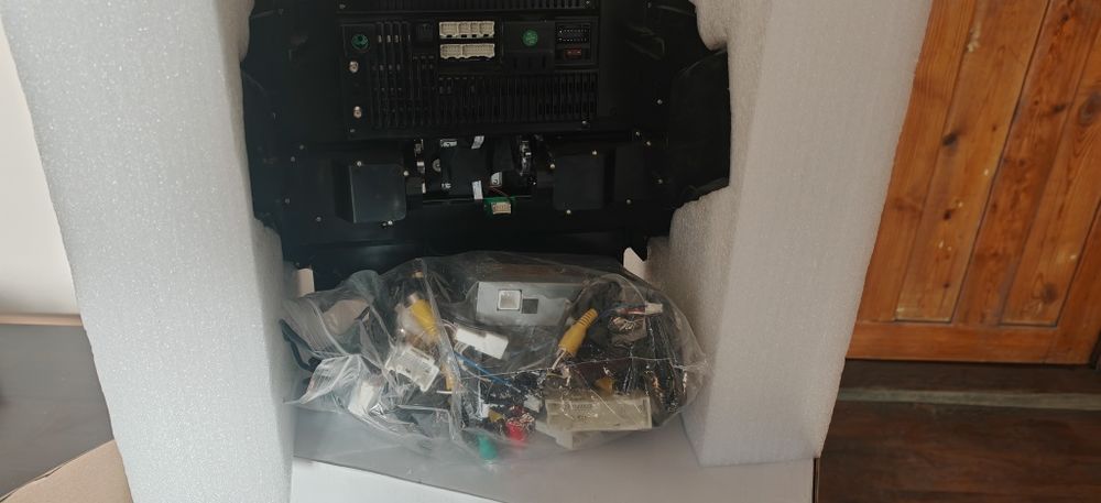 Android на Toyota Land Cruiser 200