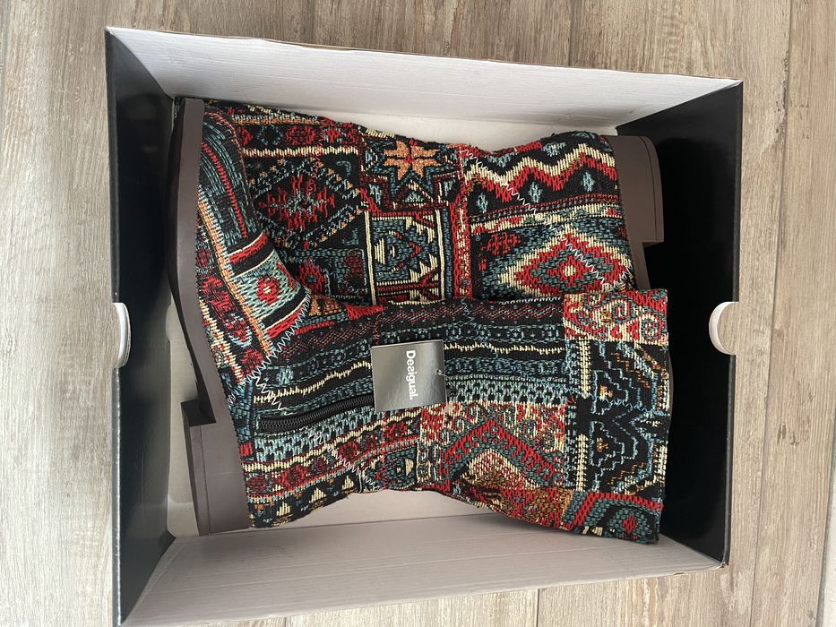 Ботушки с флорални мотиви