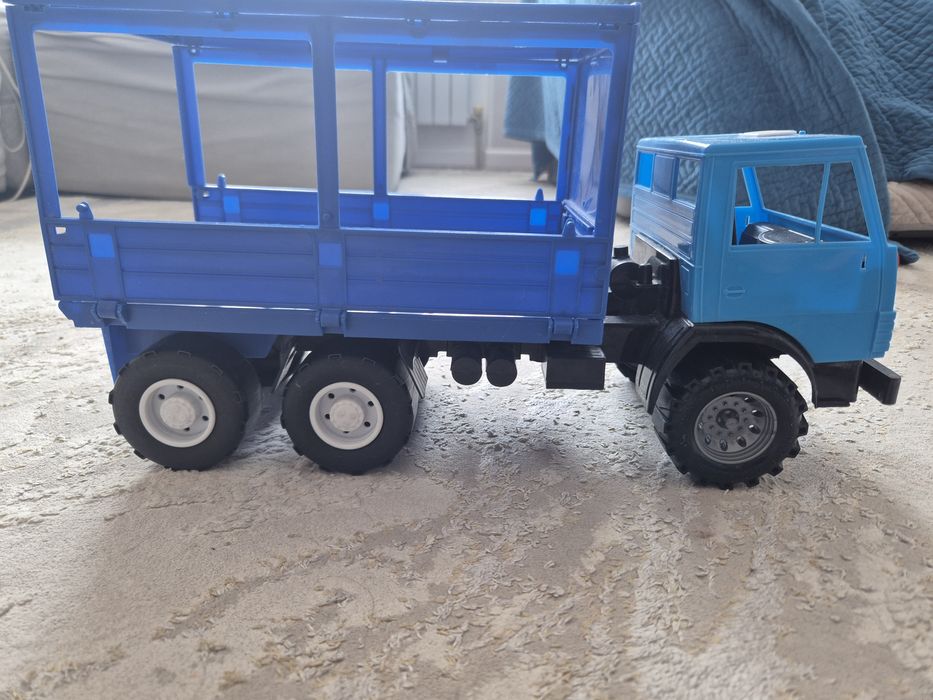 Продам большие машинки...