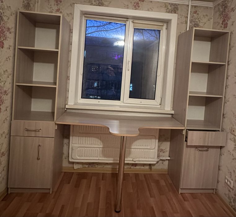 Срочно продам стол шкаф детский