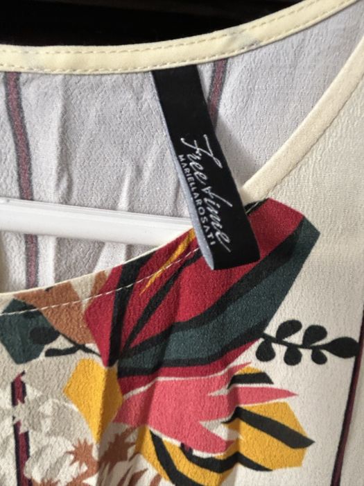 Rochie vascoza foarte frumoasa in stare foarte buna.