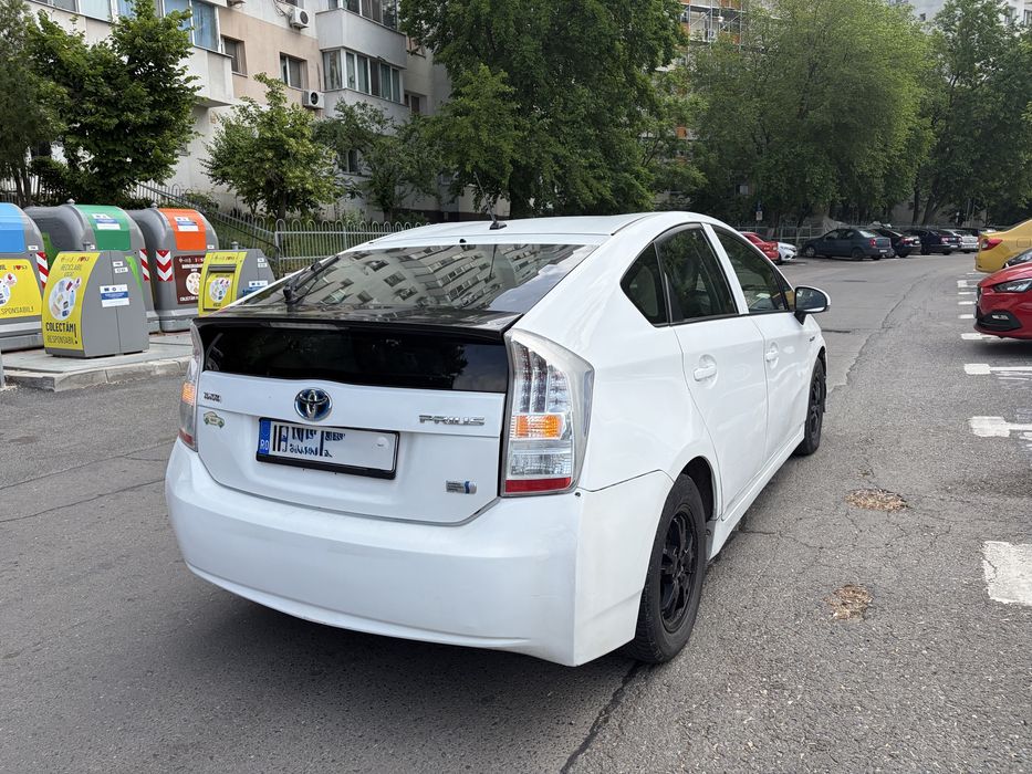 Vand toyota prius 2012 luna 12