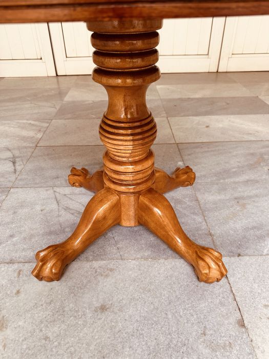 Продавам елегантна винтидж холна маса, произведена в Швеция