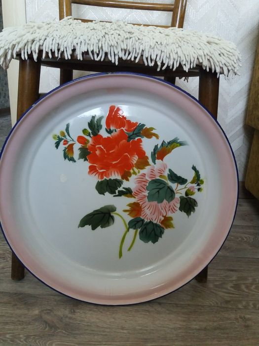 Красивый поднос старинный