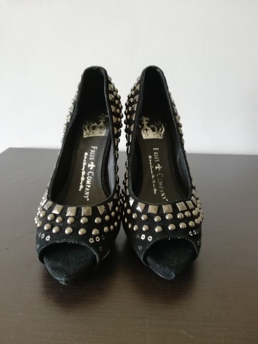 Продавам три чифта дамски сандали