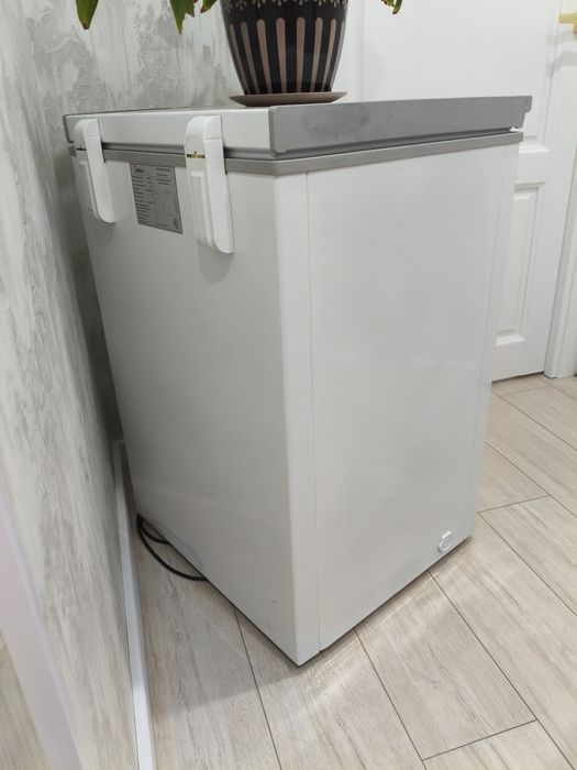 Продам морозильник Midea