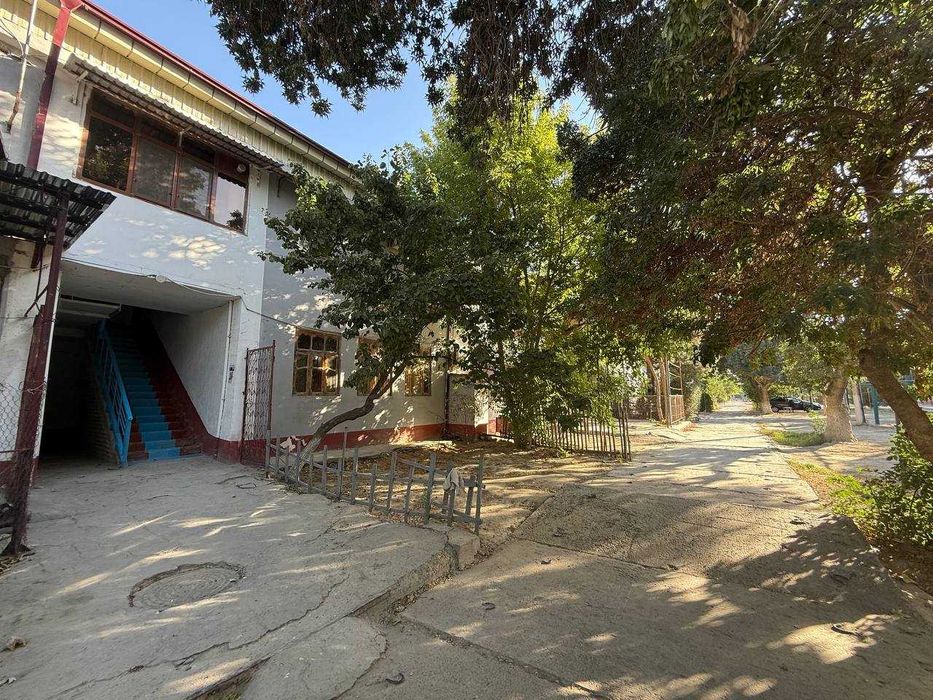 BUXORODA xonadon kvartira uy sotiladi 2 xonali 60m² 1-qavat.