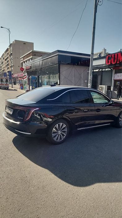 Срочно сотилади Hongqi E-QM5.