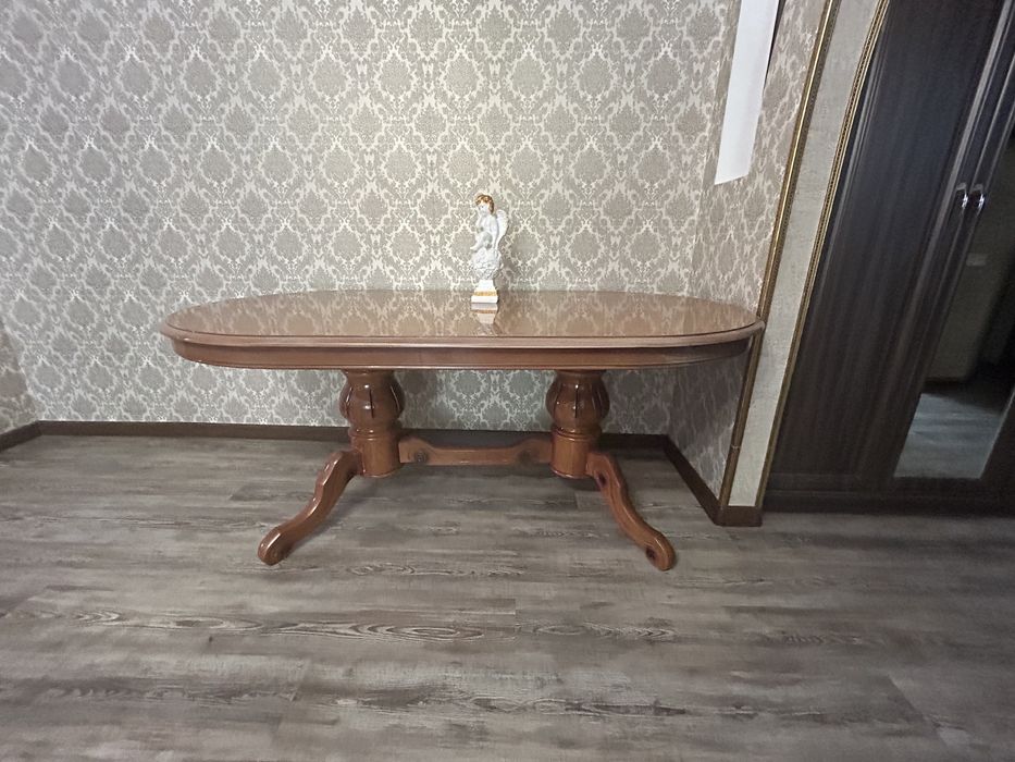 Продажа деревянного стола