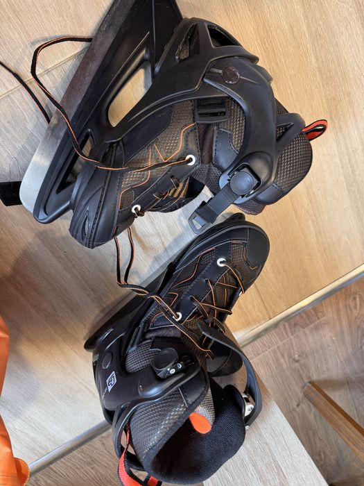 Комплект кънки за лед +каска