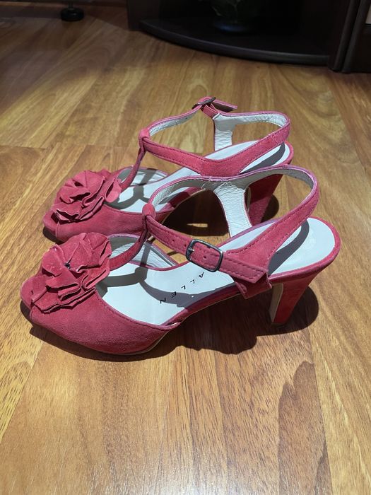 Sandale din piele intoarsa