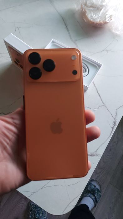 Продам 17 про макс