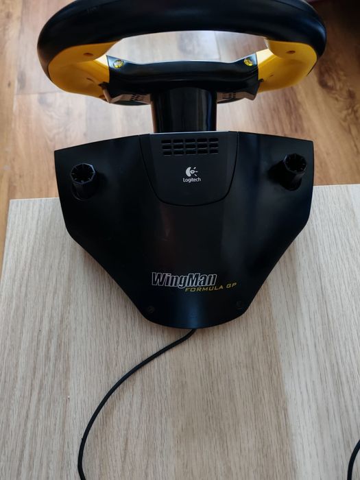 Volan Logitech cu padele si pedale