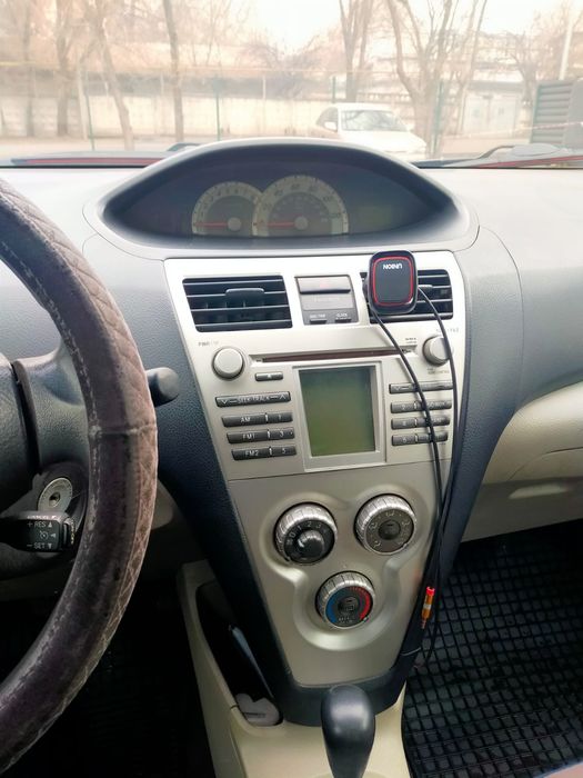 Продам  машина Тойота ярис