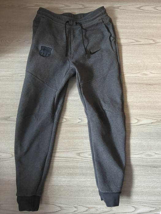 Pantaloni nike tech